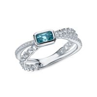 Серебряное кольцо с фианитами