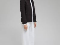 Ветровка с капюшоном