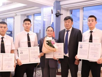 Студентам и работникам транспортных колледжей Якутии вручили именные стипендии Владимира Членова