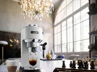 Кофеварка рожковая De'Longhi Dedica EC685.W (White)