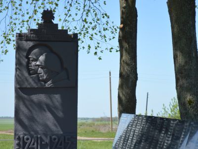 Братская могила воинов, погибших в 1942 - 1943 гг.