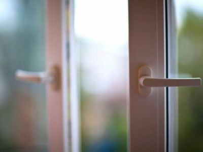 Состояние выпавшего с 12-го этажа ребенка в Якутске оценивается как крайне тяжелое