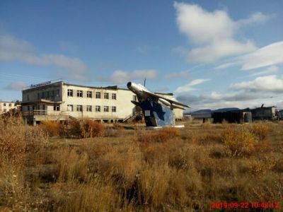 Памятник  «Авиаторам  -  первопроходцам  и  защитникам  неба Чукотки»