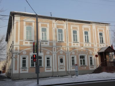 Дом, отражающий характерные черты истории застройки г. Кургана середины XIX века