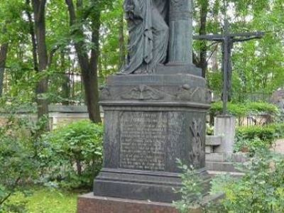Надгробие Бозио А., итальянской певицы