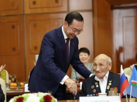 Госнаграды вручили якутянам в преддверии Дня республики