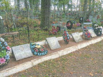 Братская могила советских воинов