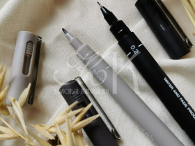 Линер UNI PIN brush 200 (S) кисть, темно-серый