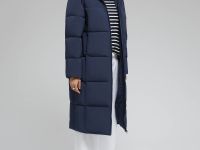 Утепленное пальто с капюшоном