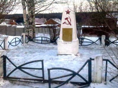 Братская могила 7 красных партизан в с. Усть-Ухте