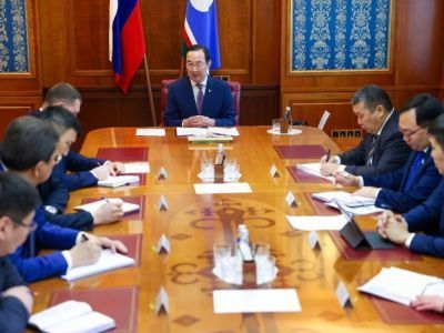 Глава Якутии провел планерное совещание с членами правительства