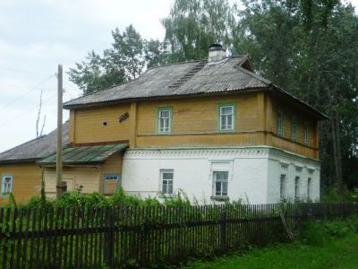 Ворота ограды и дом жилой причта церкви Успения