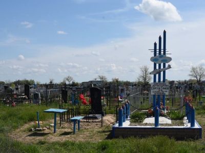 Могила летчика-курсанта Сергея Танова, погибшего в воздушном бою в период Сталинградской битвы