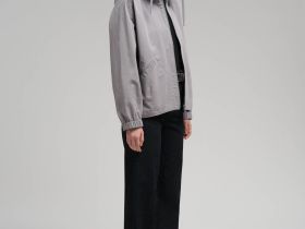 Ветровка с водоотталкивающим эффектом