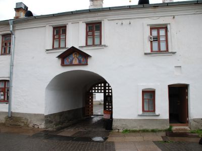 Корпуса внутреннего каре бывшего Монастыря с церквами Успения Богоматери и Николая Чудотворца