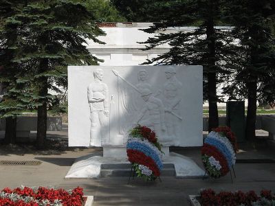 Братская могила красноармейцев, погибших в гражданскую войну, и советских воинов, погибших в борьбе с фашистами