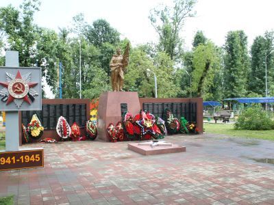 Братская могила 26 советских воинов, погибших в боях с фашистскими захватчиками