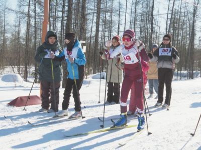 Более 170 тысяч рублей на лечение ребенка собрали на юридической лыжне в Мирном