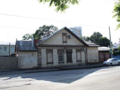 Дом жилой.  Здесь жили видные революционеры Кубани братья Николай, Петр, Михаил и Филипп Дроздовы