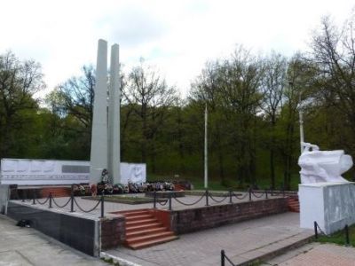 Братская могила с захоронением воинов, погибших в период Великой Отечественной войны 1941-1945 гг.