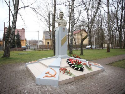 Бюст Героя Советского Союза гвардии старшего лейтенанта А.А.Космодемьянского