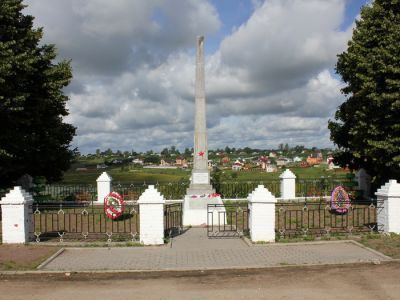 Братское захоронение советских воинов, погибших в 1919 г. и 1941-1944 гг.
