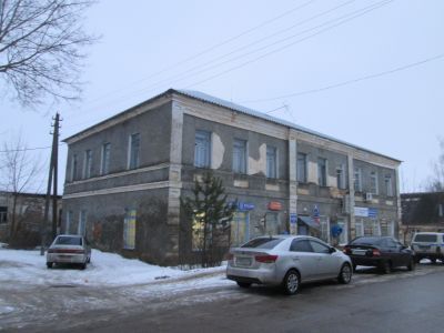 Здание кирпичное (ныне занято узлом связи)