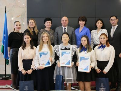 Александр Басыров наградил победителей конкурса «Дети - детям»