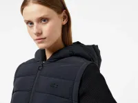 Женский утеплённый стеганый жилет Lacoste с капюшоном и отстегивающимися рукавами