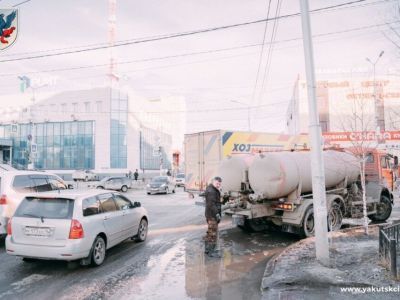 Службы продолжают работы по отводу и откачке талых вод в Якутске