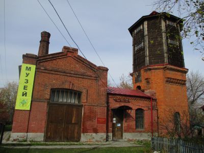 Главное здание с водонапорной башней