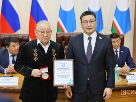 В Якутске отметили 75-летие легендарного борца Александра Иванова