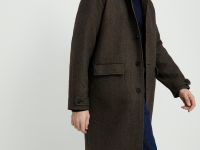 Однобортное пальто с отложным воротником