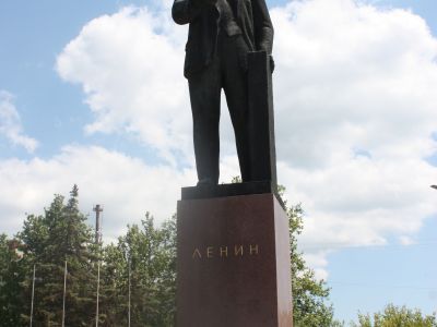 Памятник В.И.Ленину (скульптор Стамов В.Г., архитектор Попов В.В.)