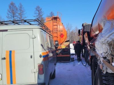 В Якутии спасатели ликвидировали аварийный розлив нефтепродуктов