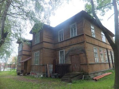 Здание церковно-приходской школы и приюта церкви Апостола Петра