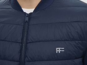 Утепленная куртка с трикотажными рукавами