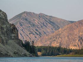 Река Индигирка. Через Ущелье Восторга и Восхищения! Маршрут: п. Усть-Нера - с. Хонуу