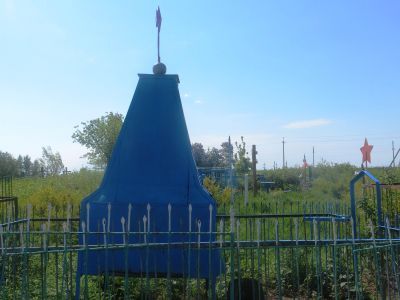 Братская могила красноармейцев: С.И.Селина, Л.И.Вольганикова, Н.Ф.Безбородова, Н.С.Скороварова, И.К.Скороварова, погибших в 1918 г. в боях против белогвардейских войск