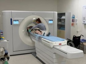 139 единиц оборудования и 45 автомашин получили медучреждения Якутии в этом году