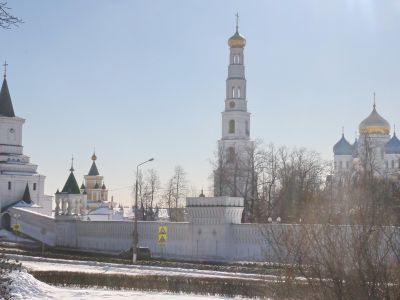 Стены ограды