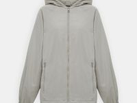 Ветровка прямого кроя с капюшоном