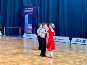 Соревнования по танцевальному спорту «Осенний вальс» стартовали в Якутске