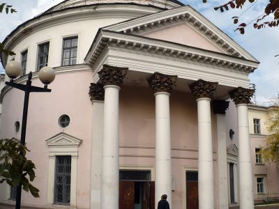 Здание городской клинической больницы,  где в 1953-1967 гг.  работал хирург П.М.Тарасов