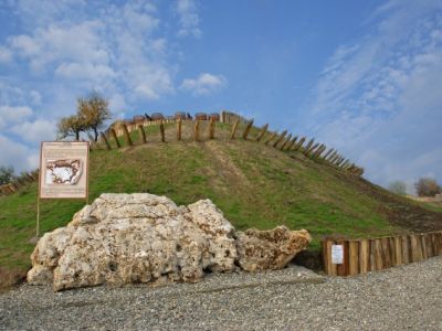 Остатки военного укрепления, построенного по указанию полководца А.В. Суворова
