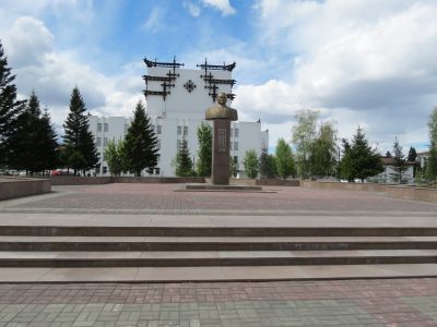 Бюст партийного и государственного деятеля, писателя С.К. Тока