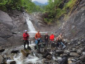 «В горах Семи Хребтов. Водопады хребта Сэттэ Дабан»