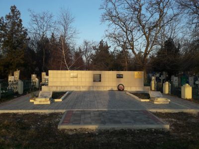 Братская могила воинов и мирных жителей, погибших в годы гражданской и Великой Отечественной войн