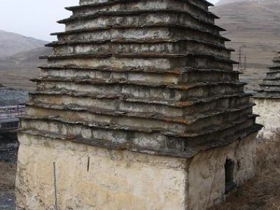 Склеп наземный башенный с пирамидальной ступенчатой кровлей 1