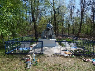 Братская могила воинов, погибших в 1941 - 1943 гг.